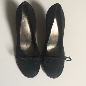 Gianni Bini Black pumps with bow!